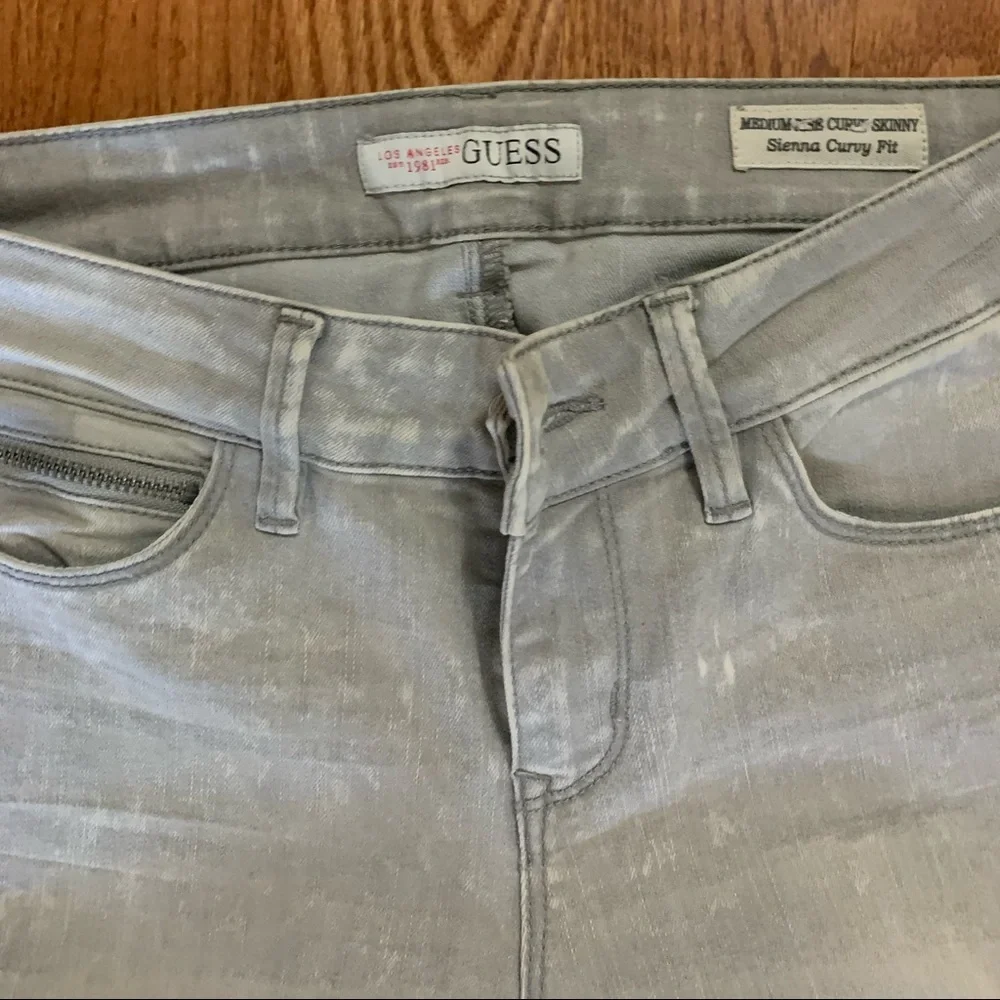 Guess Mid Rise Jeans - Picture 2 of 5